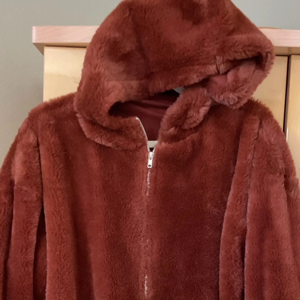 Maroon Faux Fur Zip up Jacket - Picture 4 of 4